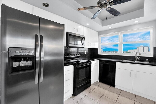 Foto del edificio - 1817 S Ocean Dr