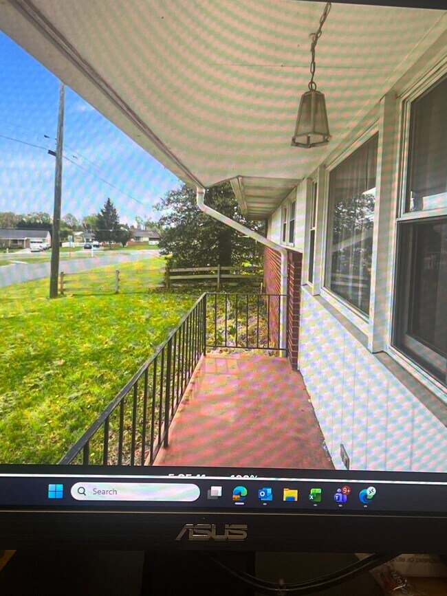 Foto del edificio - 433 Beechcroft Rd