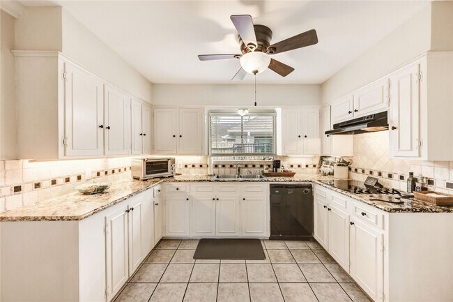 Building Photo - 2602 Briarbrook Dr
