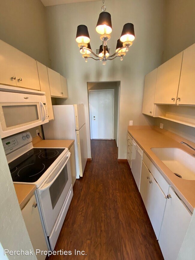 Building Photo - 1 br, 1 bath House - 410 N. Civic Dr. # 304