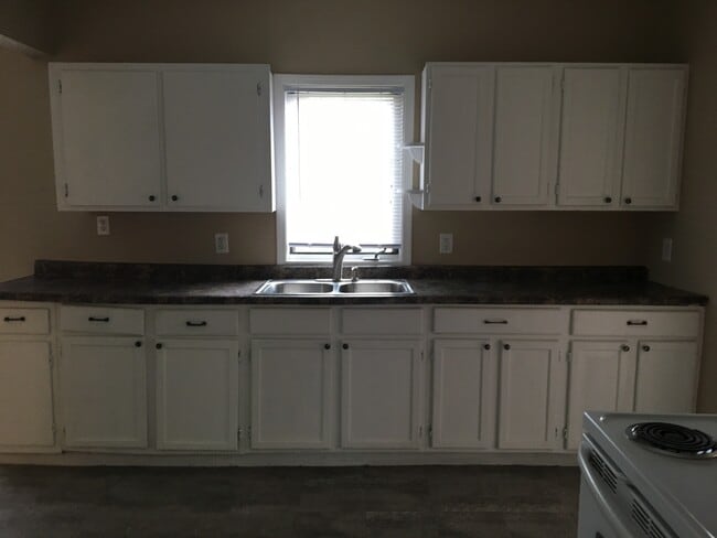 Building Photo - Beautiful 3 Bedroom 1 bath house in St. Paul