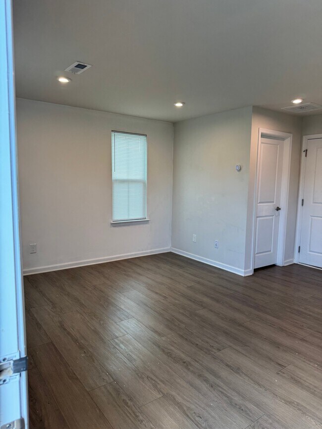 Foto del edificio - 1953 Stallings Rd