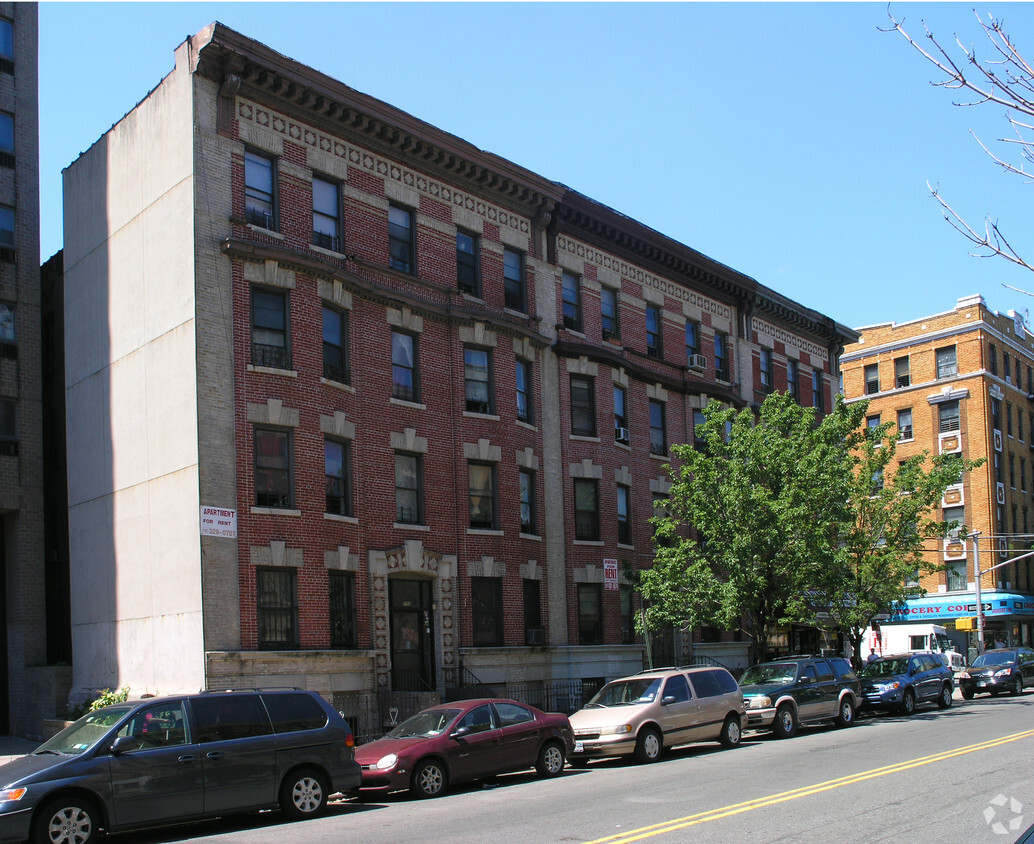 Foto principal - 764 E 187th St