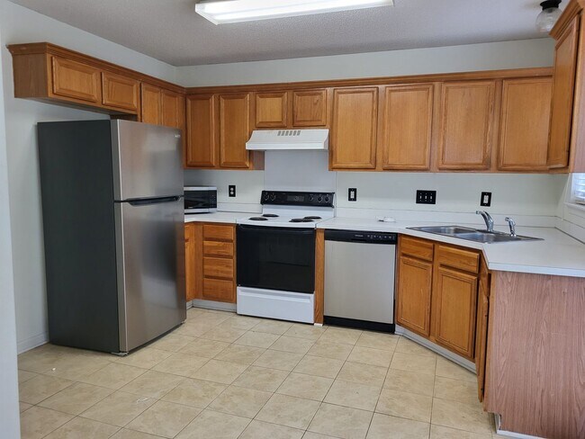 Building Photo - 3 bedroom in Northwoods