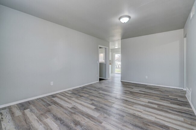 Foto del edificio - Beautifully Remodeled 3 or 4 bedroom with ...