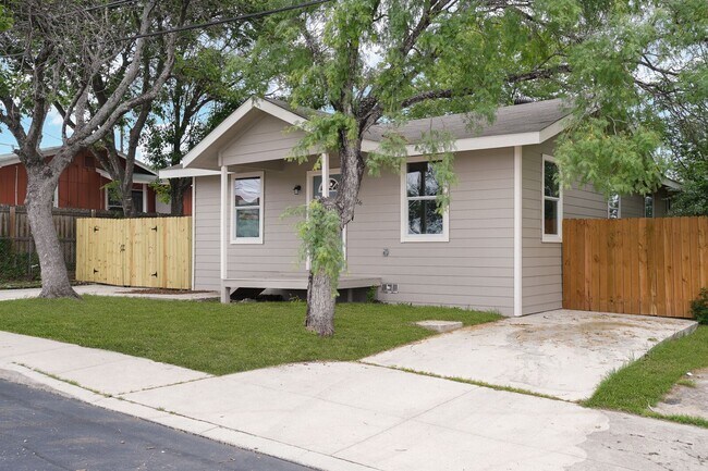 Foto del edificio - 3 bedroom 2 bath less than a mile from Fort Sam AFB!