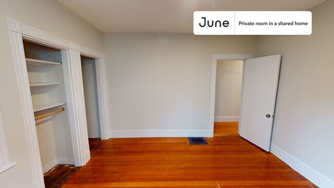 Foto del edificio - Private bedroom in 2 bed/1 bath Home