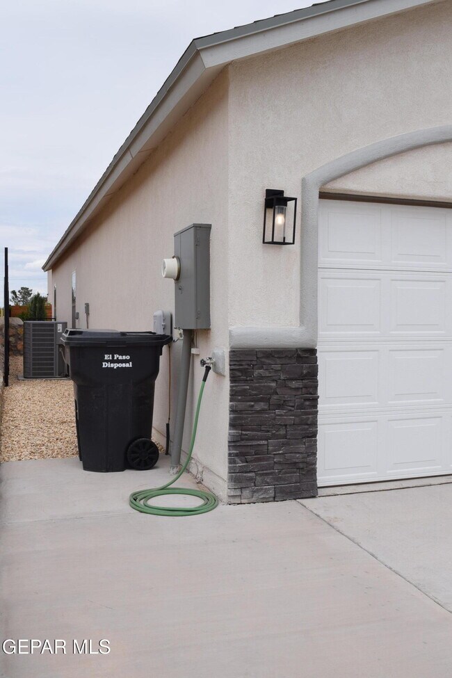 Foto del edificio - 355 Sol Ct