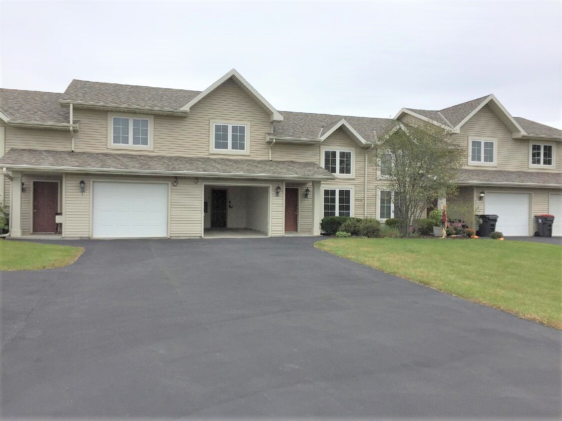 Front - W1088 Lewis Ln