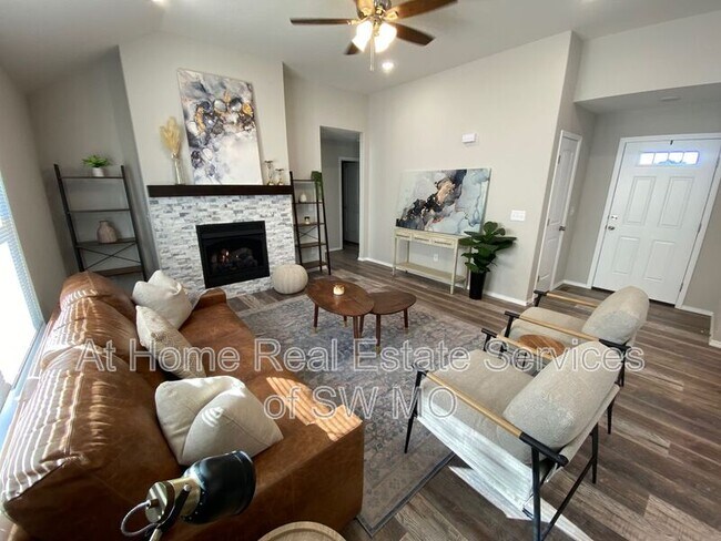 Building Photo - 346 Forest Hollow