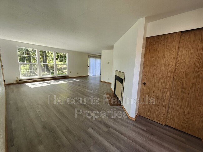 Foto del edificio - 6465 Lewis Dr NE