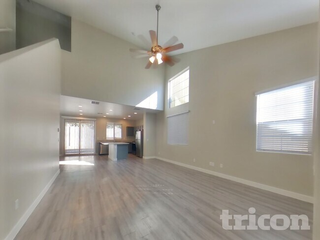 Foto del edificio - 2638 E Danbury Rd