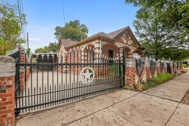 Building Photo - 3 Bedroom Single Family in Fort Worth