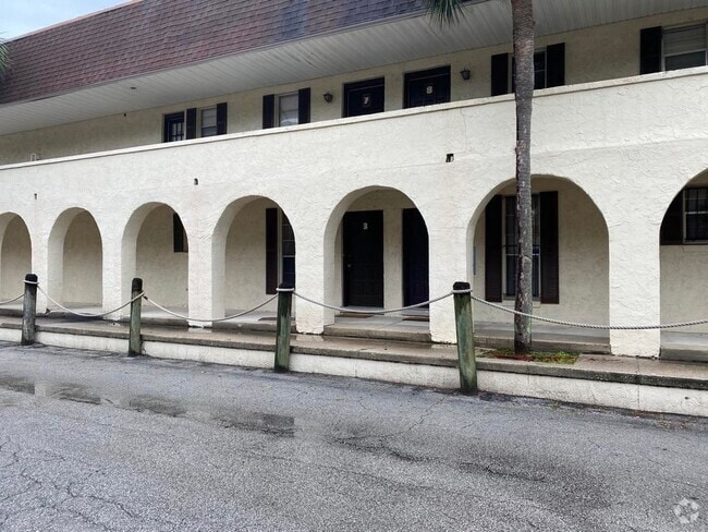 Building Photo - 1714 El Prado Rd