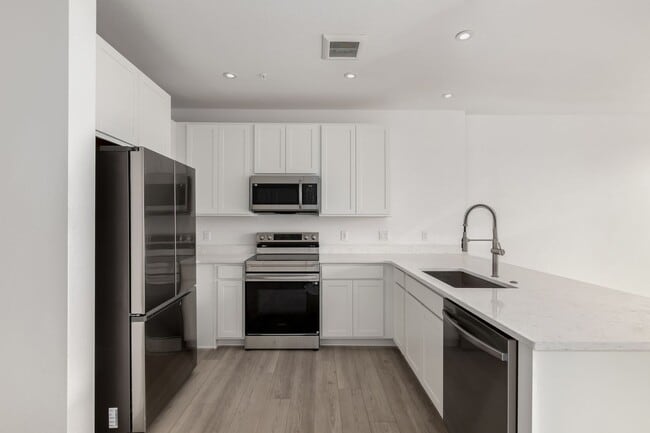 Foto del edificio - SLOANS LAKE! Brand new condo facing west!