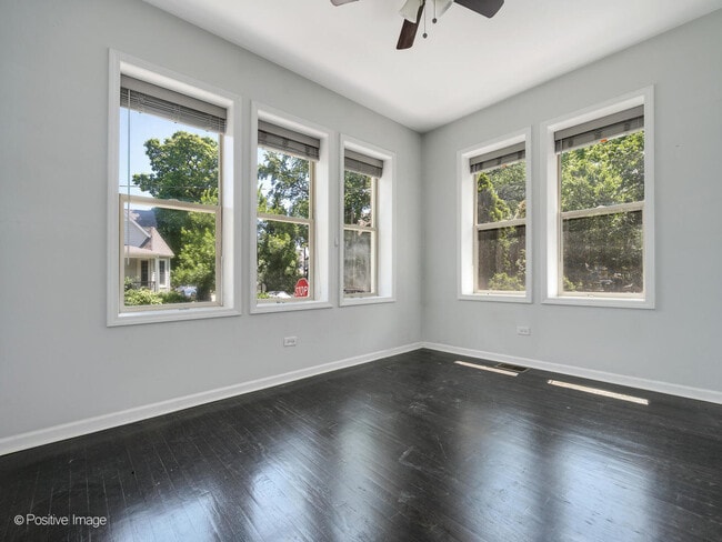 Foto del edificio - 5134 N Oakley Ave