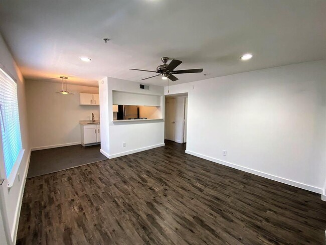 Building Photo - 5404 Reiger Ave