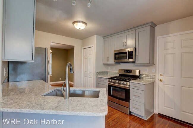 Building Photo - 3 br, 2.5 bath House - 2124 SW Rosario Pl