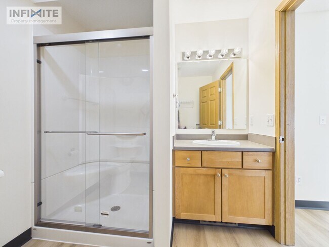 Foto del edificio - 3 Bedroom End Unit in Bozeman
