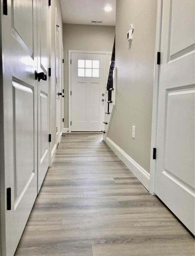 Building Photo - 1330 Maid Marian Ln