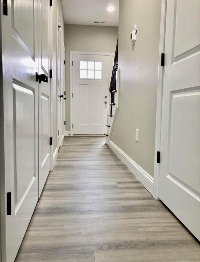 Foto del edificio - 1330 Maid Marian Ln