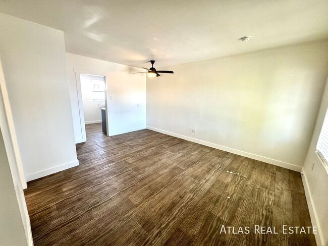 Building Photo - TWO MONTHS FREE on Newly Renovated 2bed/1b...