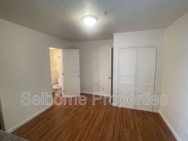 Building Photo - 522 41st St