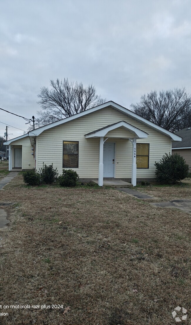 Unit A on left, Unit B on right - 506 Meadowbrook St