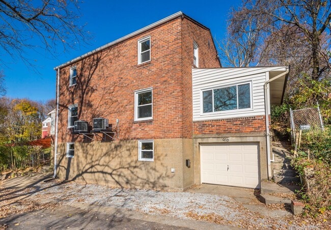 AVAILABLE JULY 1ST! ABSOLUTELY GORGEOUS & RENOVATED 2 bedroom in CASTLE SHANNON! - AVAILABLE JULY 1ST! ABSOLUTELY GORGEOUS & RENOVATED 2 bedroom in CASTLE SHANNON! Townhome