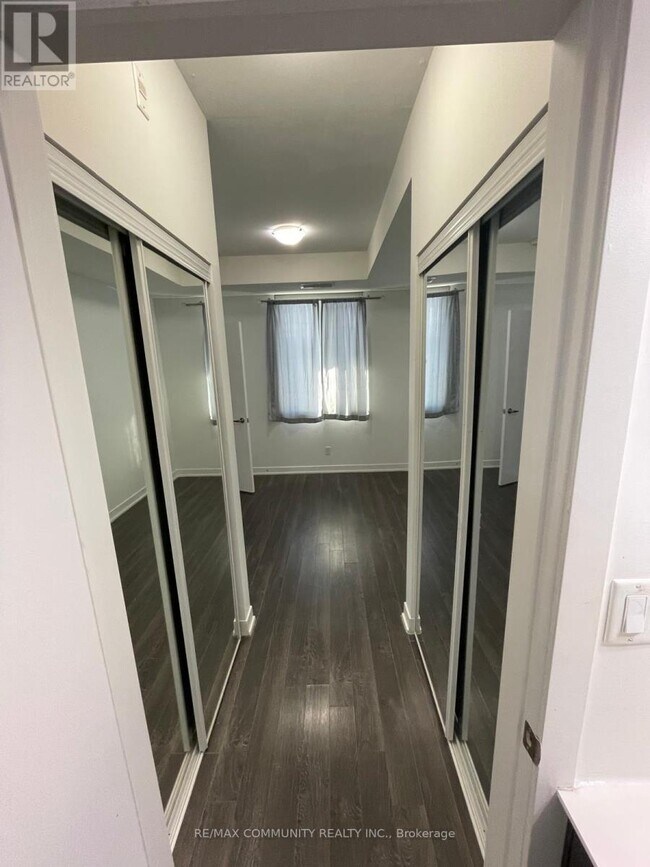 Photo du bâtiment - 3560-3560 St Clair Ave E