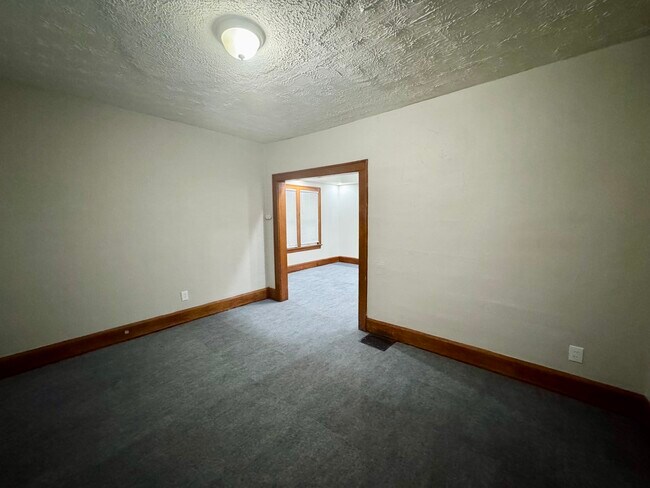 Building Photo - 1118 Ardmore Ave SW