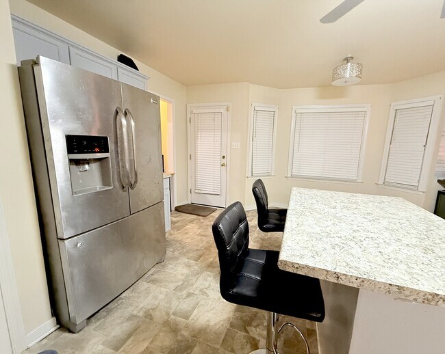 Foto del edificio - 2812 Providence Creek Rd