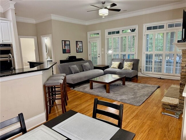 Foto del edificio - 906 Wescott Ln NE