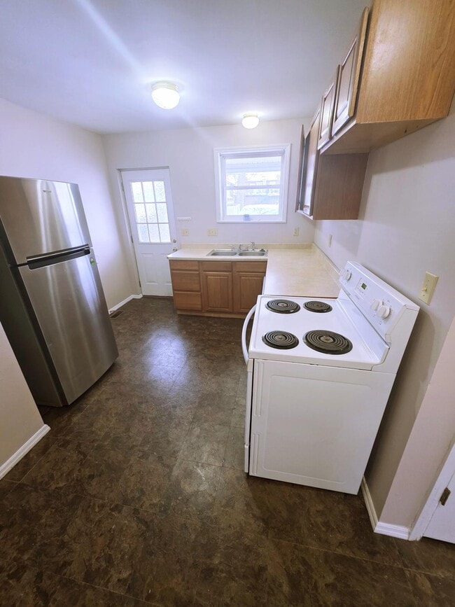 Foto del edificio - 2584 Deming Ave