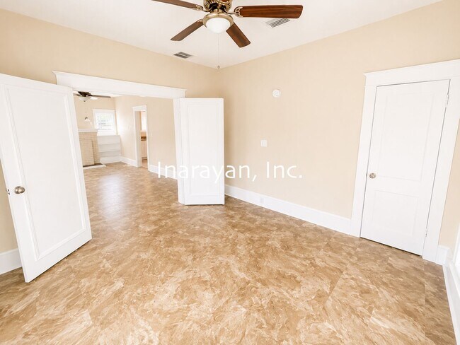 Building Photo - Newly remodeled 2/1 home- AVAILABLE