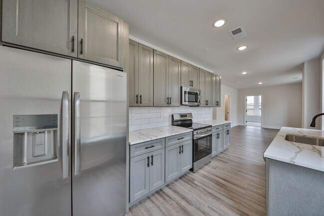 Foto del edificio - Brand New Luxury unit on Broadway in Bangor!
