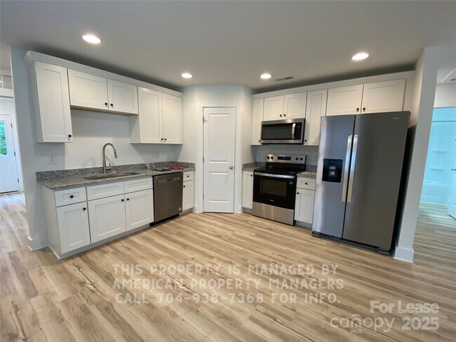 Foto del edificio - 212 N Correll St