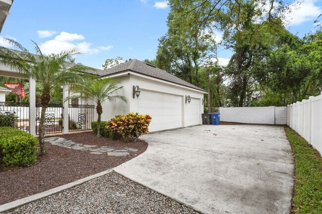 Foto del edificio - Winter Park 5 bedroom, 5 bath with pool.