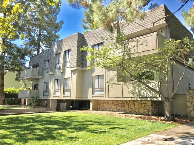 Building Photo - Stonewood Condominiums