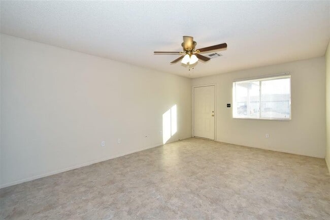 Foto del edificio - 8840 E 38th Ln