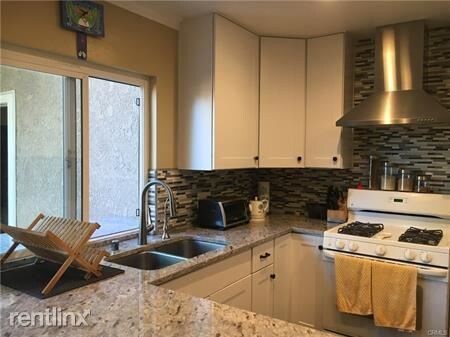 Building Photo - 3 br, 2 bath House - 30 Hollowglen # 21