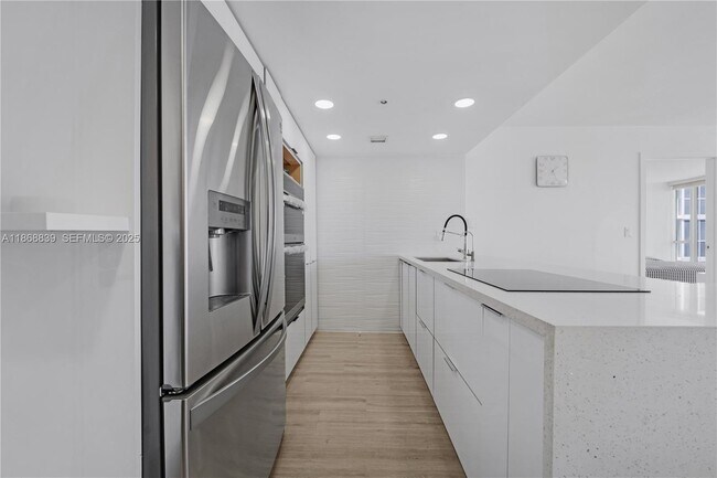 Foto del edificio - 7601 E Treasure Dr