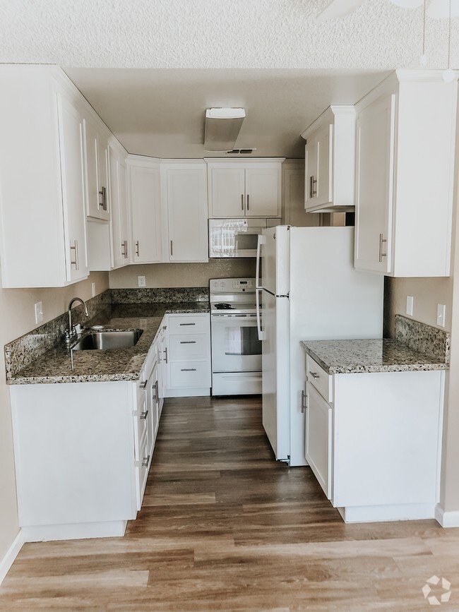 Kitchen with lot of storage space - Bradshaw Place Apartments