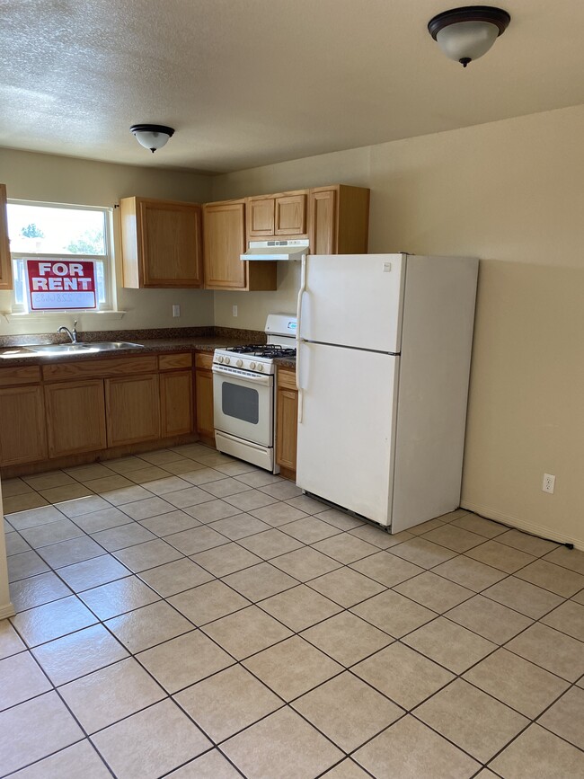 Kitchen - 8495 Roseway Dr