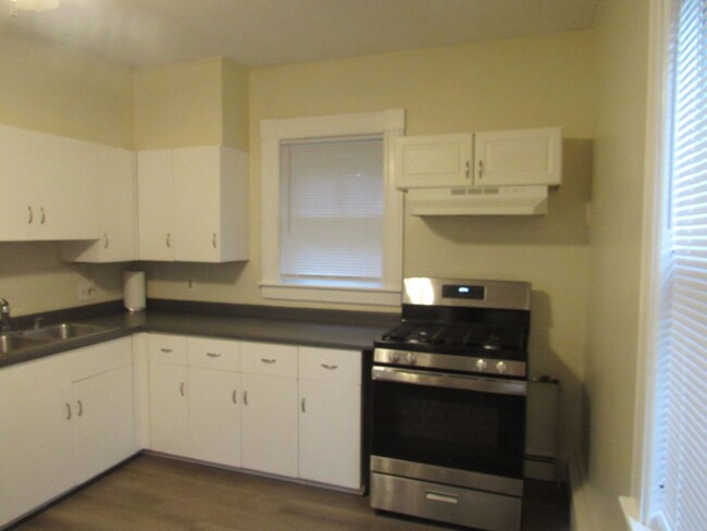 Building Photo - Nashua Quiet Cul de sac Apartment Availabl...