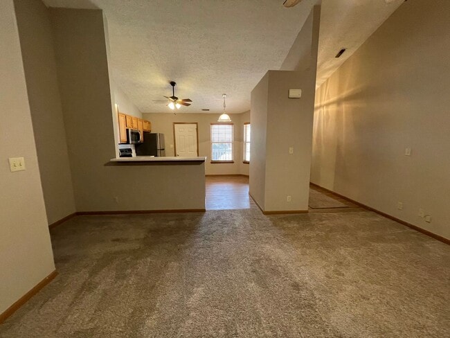 Foto del edificio - Beautiful 2 bedroom 2 bath duplex with 2 car garage