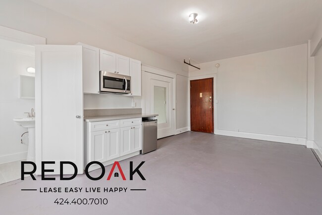 Foto del edificio - ~2 Months FREE~ Sunlit Bachelor with In-Un...