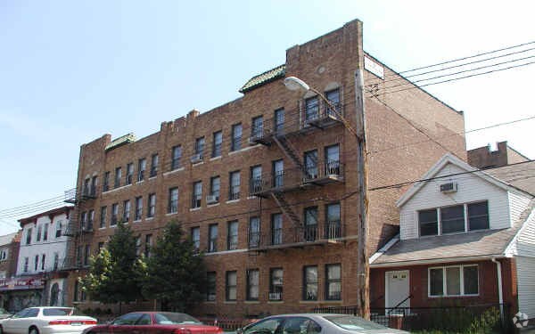 Primary Photo - 1781 E 17th St