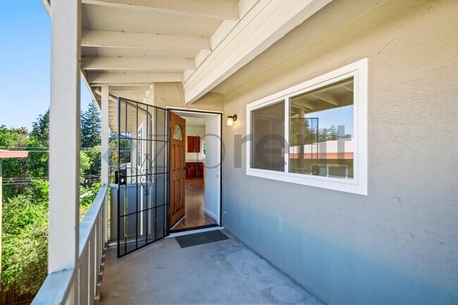 Building Photo - 138 Village Ct