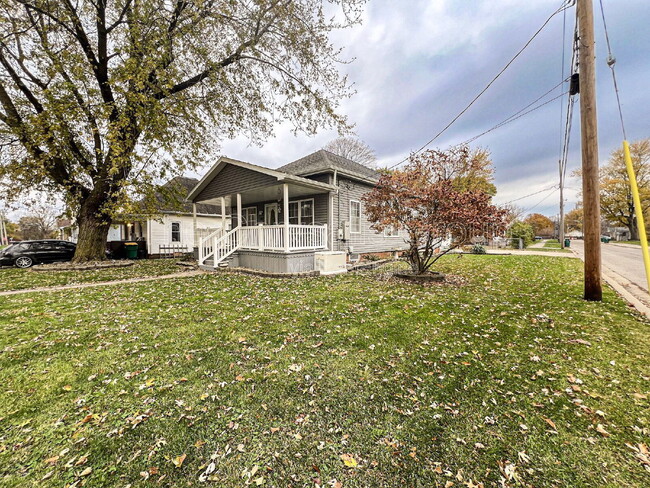 Building Photo - 402 S Illinois St